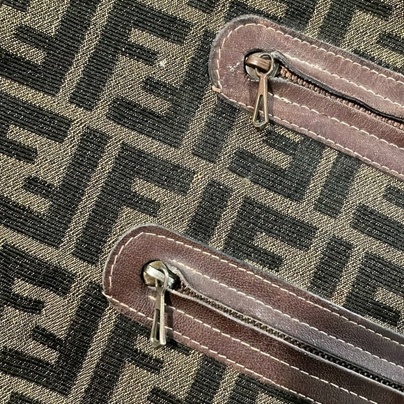 🎉HP🎉 Authentic Vintage Fendi Zippered Tote - Picture 4 of 15